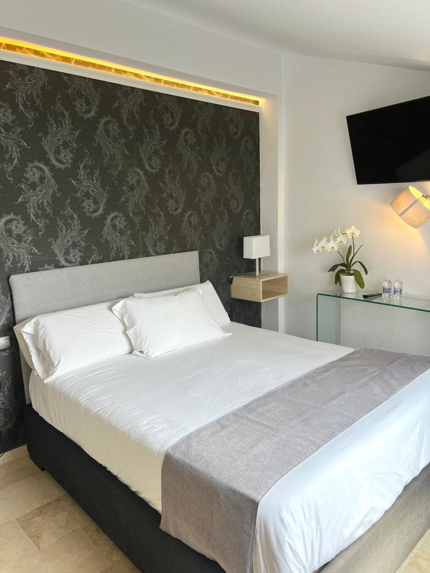 Abril Nerja Hotel Luaran gambar