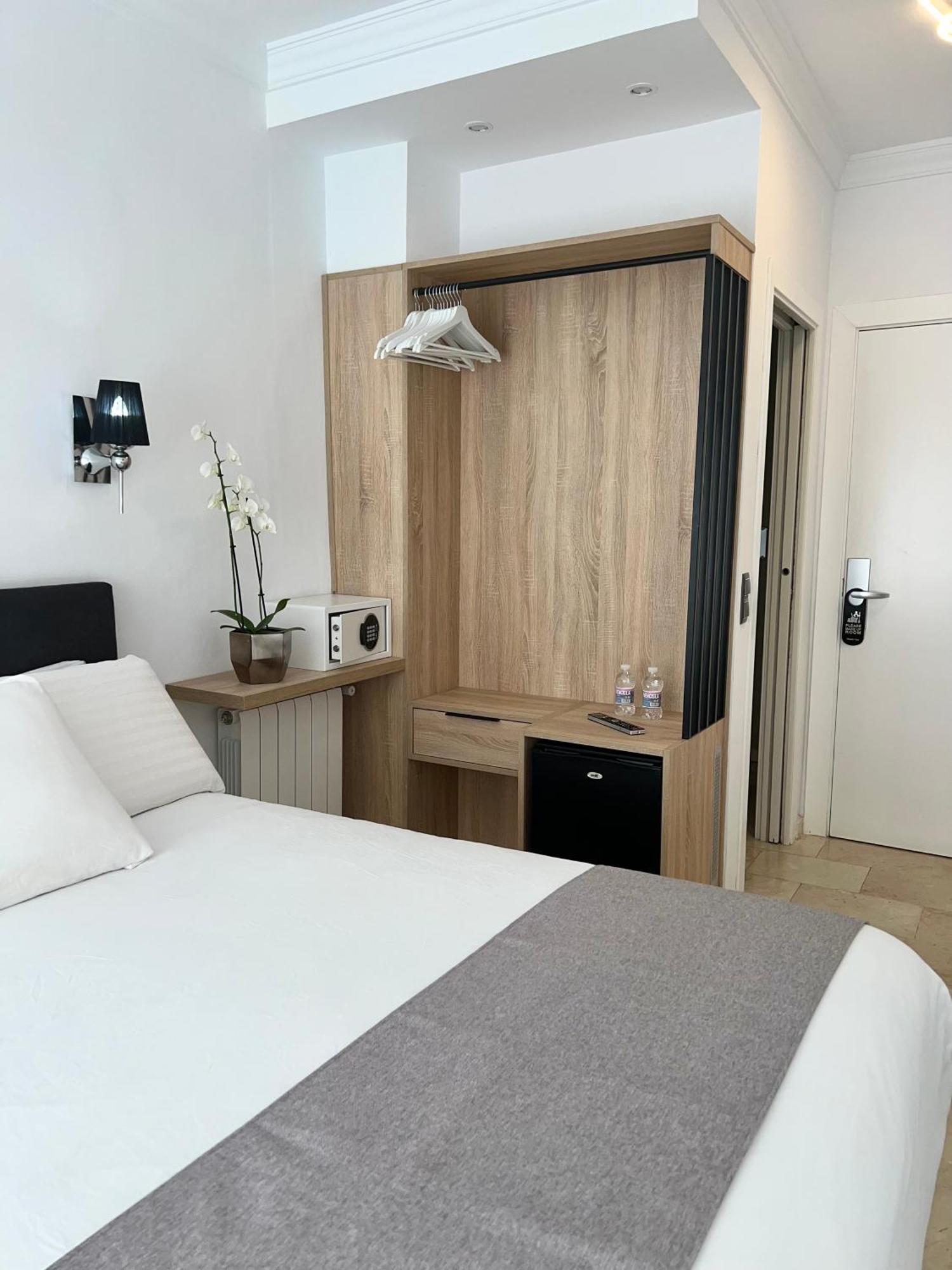 Abril Nerja Hotel Luaran gambar